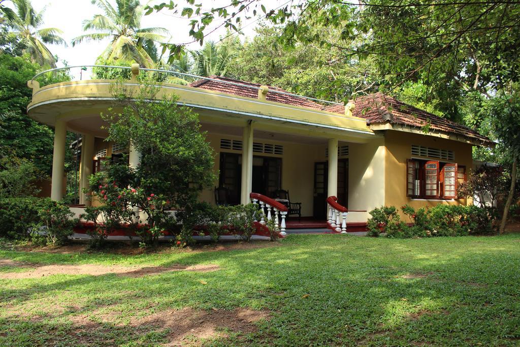 Abberny Villa Midigama East Room photo