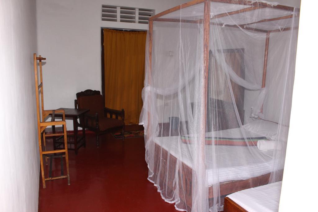 Abberny Villa Midigama East Room photo