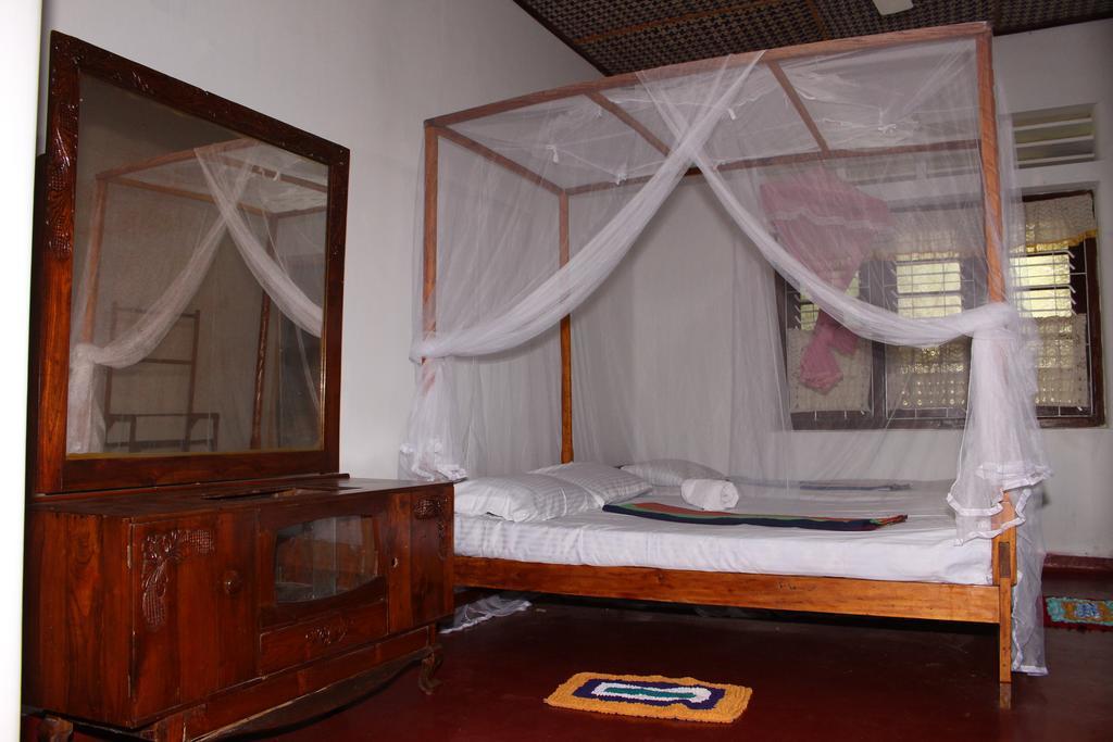 Abberny Villa Midigama East Room photo