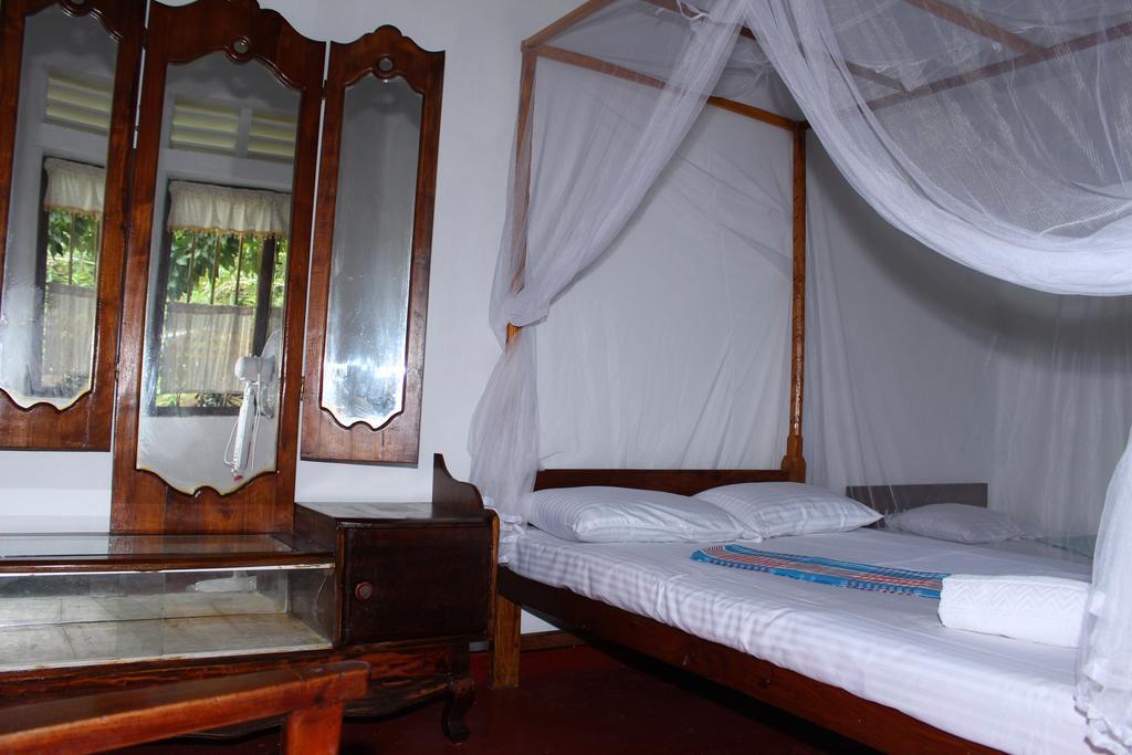 Abberny Villa Midigama East Room photo