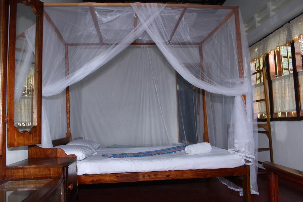 Abberny Villa Midigama East Room photo