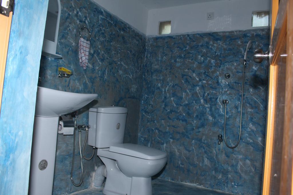 Abberny Villa Midigama East Room photo